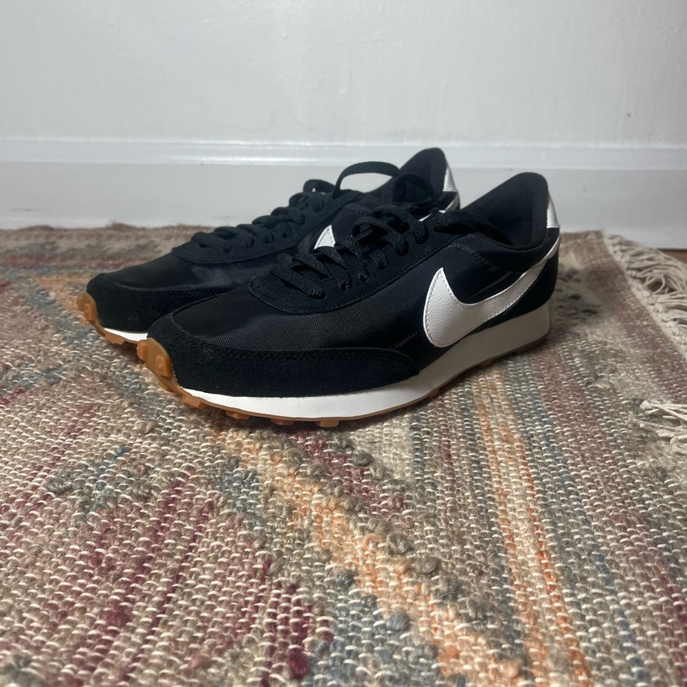 Nike Daybreak Black/White sneaker women’s size 9